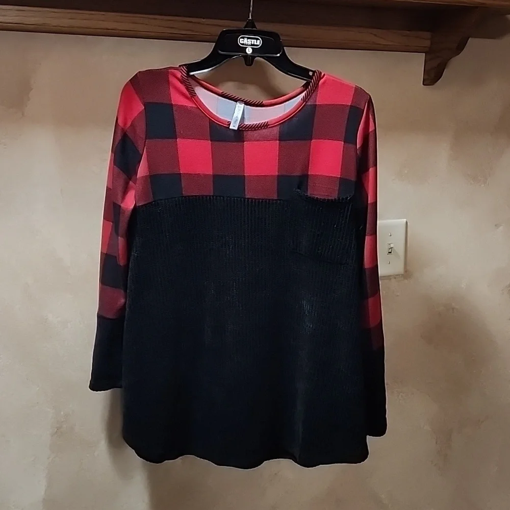 Black and Red Ling Sleeve Top - Picture 1 of 9